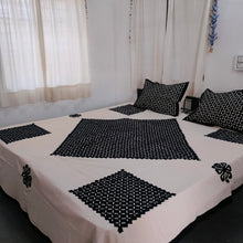 Load image into Gallery viewer, Black Gul Barmer Applique Double Bedspread
