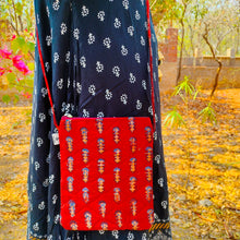 Load image into Gallery viewer, Hand Block Printed Sling Bag