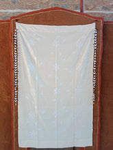 Load image into Gallery viewer, White Black Bell Tota White "30" Small Birds String