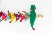 Load image into Gallery viewer, Multicolored Bell Tota "17" Big Birds String with Parrot