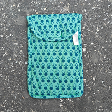 Load image into Gallery viewer, Green  Hand-block Printed Mobile Sling Bag
