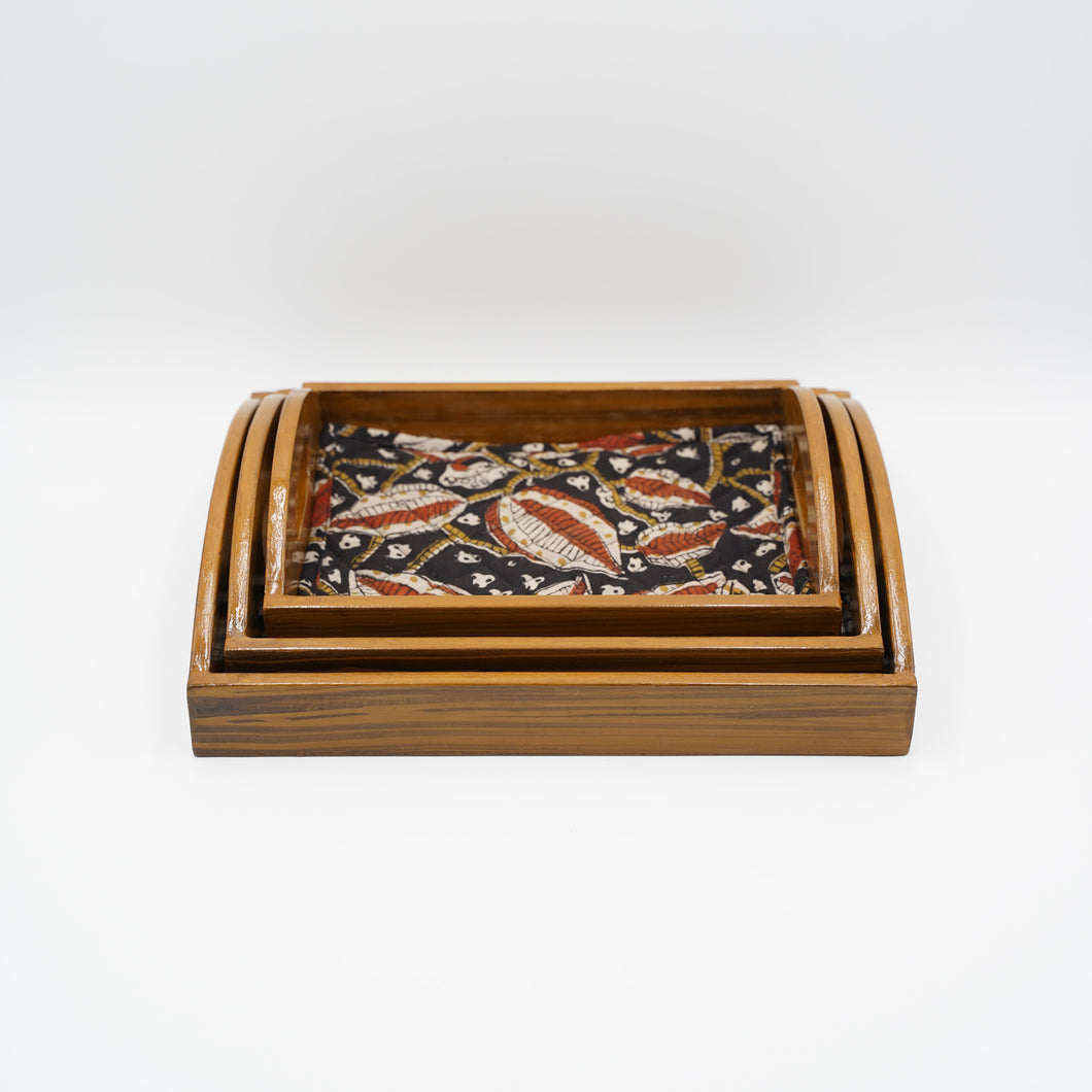 Tan Wooden Tray Set - Set of 3 - Straight Handles