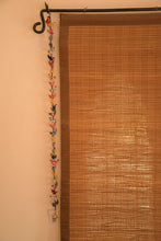Load image into Gallery viewer, Multicolored Bell Tota &quot;30&quot; Small Birds String
